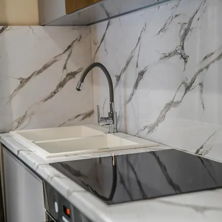 Haris Luxury No.4 * Тирана