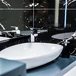 Haris Luxury No.4 * Tirana